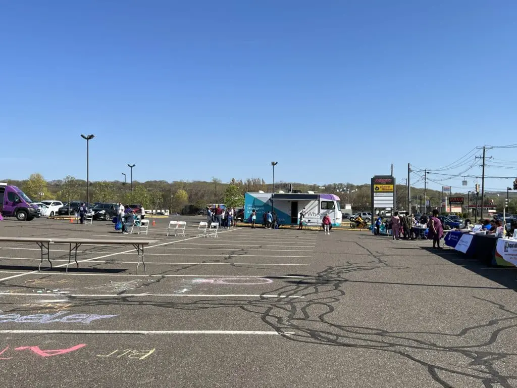 A parking lot filled with lots of people.
